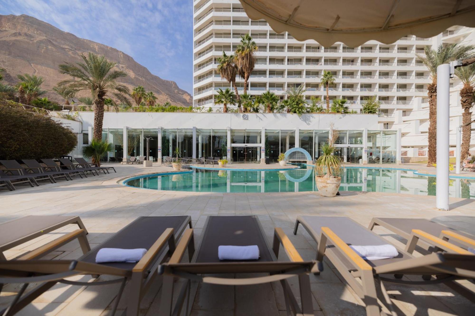 David Dead Sea Resort & Spa Ein Bokek Exterior photo The pool at the Royal Palm Hotel